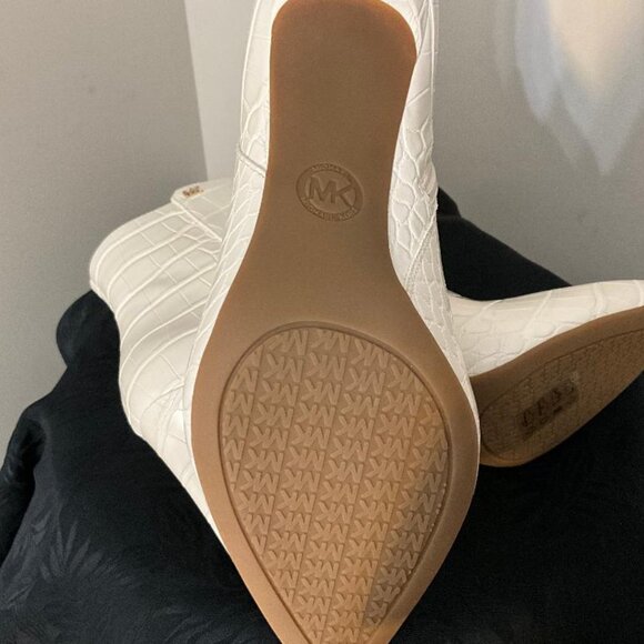 MICHAEL KORS NWOB cream vegan crocodile booties 3.5" heel gold zipper size 7.5 - Picture 3 of 6